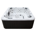 Großer Whirlpool für luxuriöses 8-Personen-Outdoor-Spa